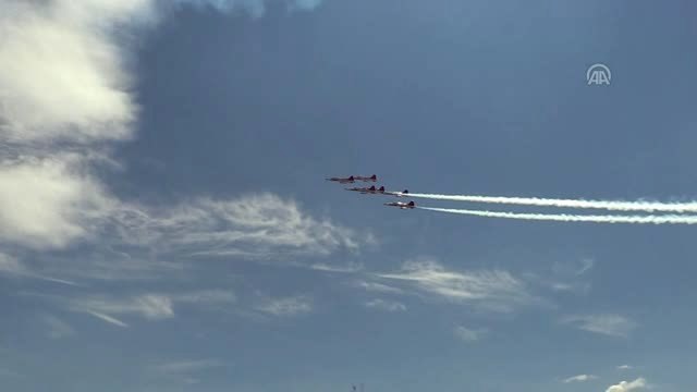 Türk Yıldızları ve SOLOTÜRK Amasya semalarında uçtu