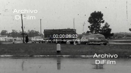 Turistas arribando a la rotonda de Alpargatas en Florencio Varela 1967