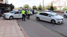 Ölümden saniyelerle kurtuldular...3 kişinin yaralandığı, 3 kişiyi ise teğet geçen zincirleme kaza kamerada