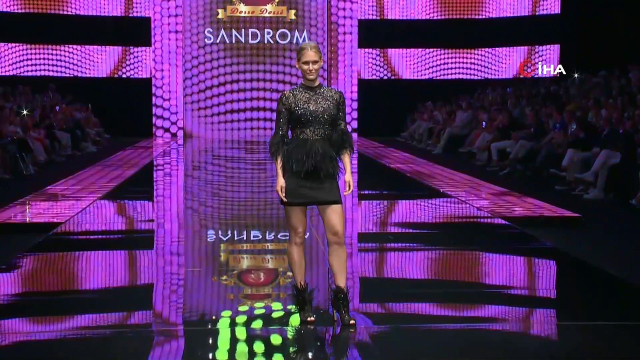 Dosso Dossi Fashion Show, Bar Refaeli Antalya'da podyuma çıktı