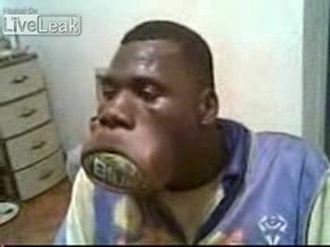 Insolite - Très grosse bouche...