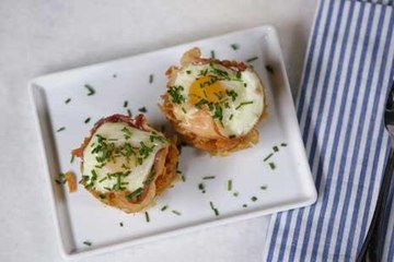 How to Make Baked Eggs in Your Muffin Tin