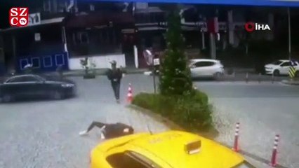Taksicinin yolda yürüyen genç kızı ezme anı kamerada