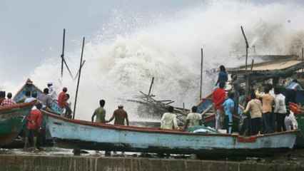గుజరాత్‌కు తప్పిన 'వాయు' గండం.. దిశ మార్చుకున్న తుఫాను || Oneindia Telugu