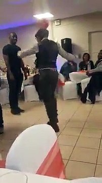 Y’a des invités comme ça qui rendent la fête intéressante,pouatate mes gars vous êtes tops