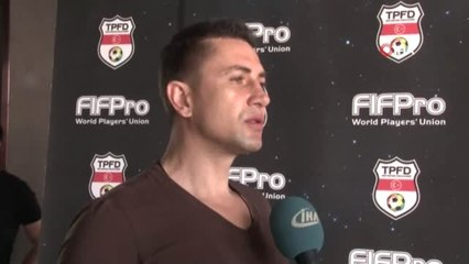 Emre Aşık'tan kendisini FETÖ'yle suçlayan eşine 2 liralık tazminat davası