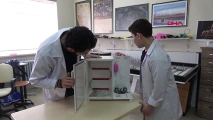 AFYONKARAHİSAR TEL DOLAPLARDAN ESİNLENİP, ÇEVRECİ VE EKONOMİK BUZDOLABI SOĞUTMA SİSTEMİ TASARLADI