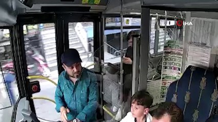 Ailesi 5 yaşındaki çocuğu otobüste unuttu, şoför minik çocuk korkmasın diye böyle oyun oynadı