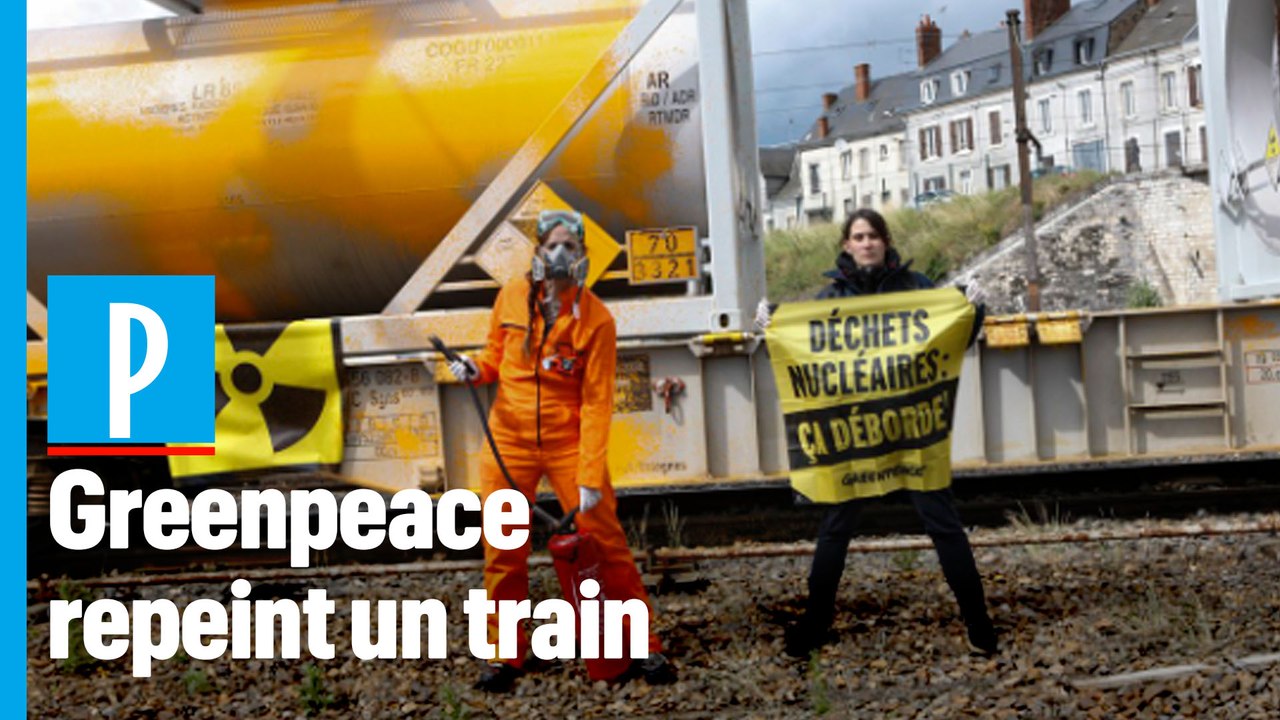 Greenpeace repeint un train transportant des déchets radioactifs