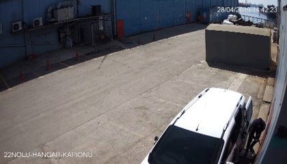 Tuzla'da iş yerlerine dadanan hırsızlar kamerada