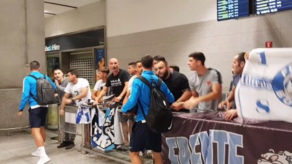 El Recibimiento de la Afición del Málaga tras la Derrota en el Play OFF con el Deportivo