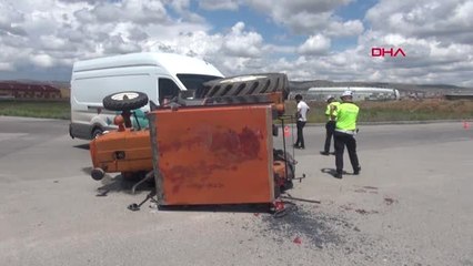 SİVAS Minibüs ile traktör çarpıştı 1 yaralı