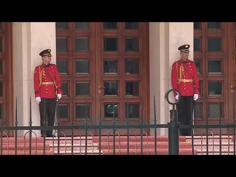 Kriza politike/ Ambasadorja e SHBA shkon në zyrën e Metës - News, Lajme - Vizion Plus