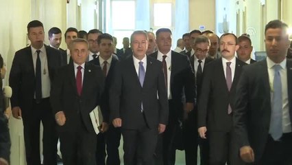 Bakan Akar, CHP'yi ziyaret etti