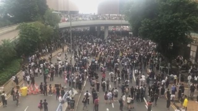 Calma tensa en Hong Kong a la espera de nuevas protestas contra polémica ley