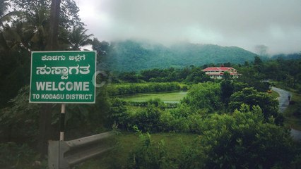 எதையும் விடுவதில்லை நம்ம ஜெயக்குமார்... இங்க என்ன பண்றார்   பாருங்க!