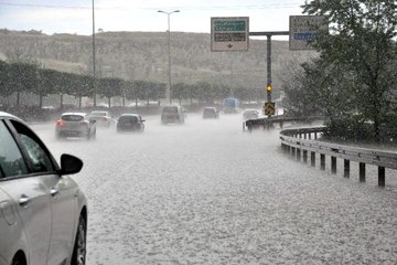 Ankara'yı sağanak ve dolu vurdu