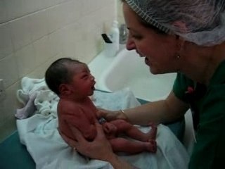 Naissance d'Ava: ses premiers soins