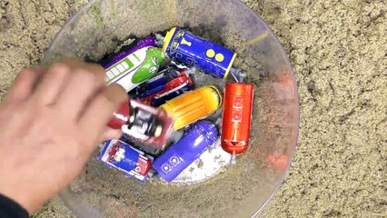 Looking for Chuggington Wilson under the sand - Learn Colors for kids toy