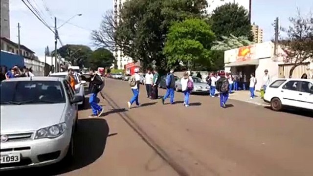 Ação educativa da Cettrans é realizada em frente ao Colégio Marilis