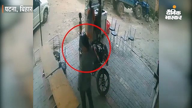 डिक्की तोड़कर 1.25 लाख रुपए ले उड़े चोर