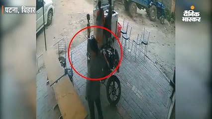 डिक्की तोड़कर 1.25 लाख रुपए ले उड़े चोर