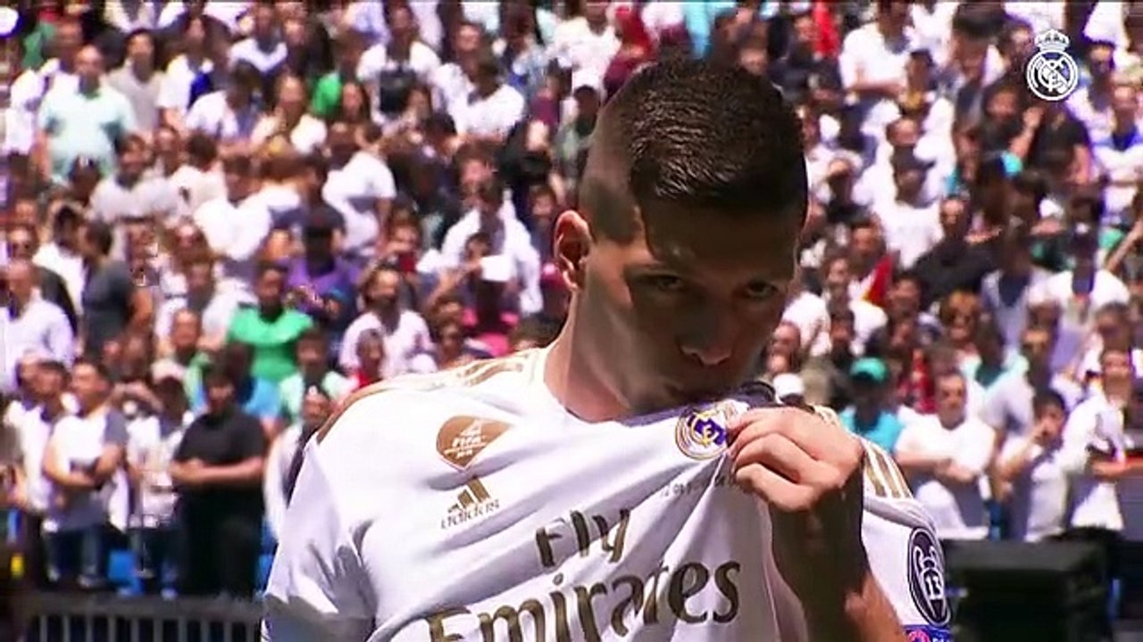 Jovic: "He cumplido mi sueño al llegar al Real Madrid, ahora quiero la Champions"