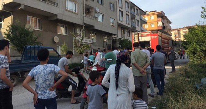 Çatı katında, bomba gibi patlayan çamaşır makinesi mahalle sakinlerini sokağa döktü
