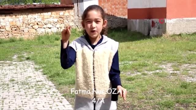 Şehit Aybüke öğretmen için işaret dili ile şarkı söylediler