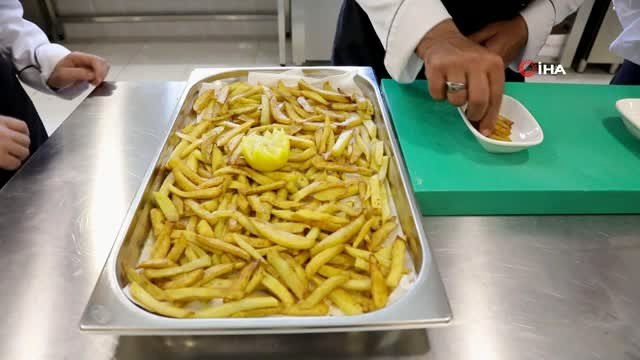 Mülteciler büyükşehir sayesinde meslek sahibi oluyor