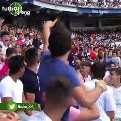 Hazard'ın imza törenine Barcelona formasıyla katılan taraftar...