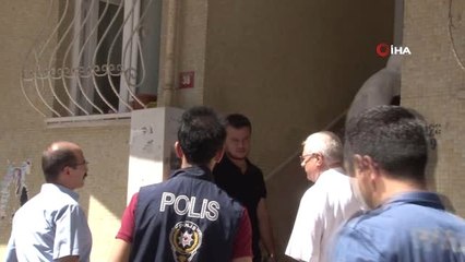 Eşinin ellerini bağlayıp öldüren adam kızıyla annesinin cesedini aynı evde bıraktı
