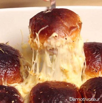 Buns au jambon, au fromage et aux cornichons