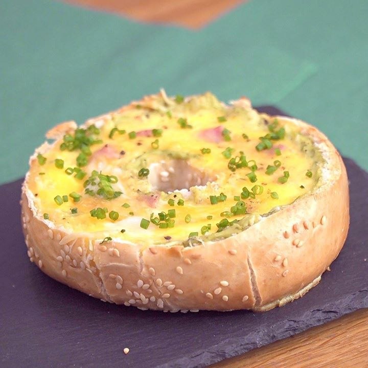 Bagel toast et pesto avocat