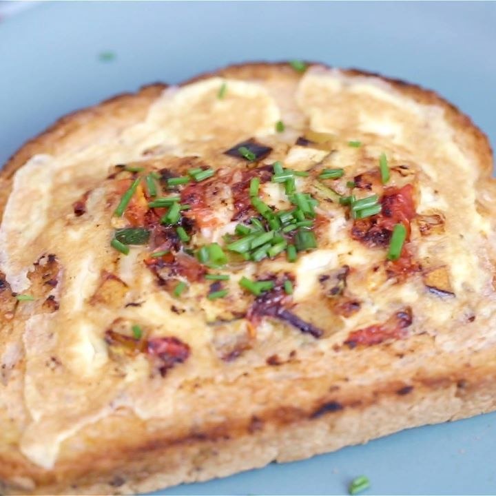 Tartine aux légumes et au chorizo