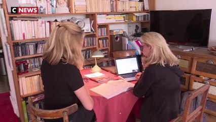 Deux ans après sa fille, Corinne, 59 ans, va tenter de décrocher le bac