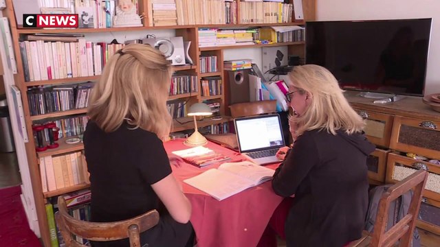 Deux ans après sa fille, Corinne, 59 ans, va tenter de décrocher le bac