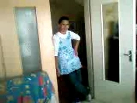 thierry en robe + jess en bonnes soeurs