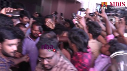 ரசிகர்களிடம் சிக்கி கொண்ட சிவா கார்த்திகேயன் Siva Karthikeyan at NNOR FDFS |nba 24x