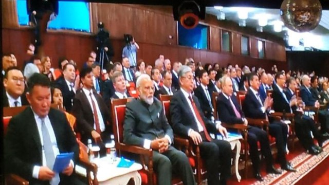 PM Modi ने SCO Summit में Imran Khan से ना मिलाया हाथ ना की बात, WATCH VIDEO | वनइंडिया हिंदी
