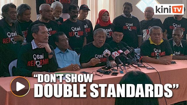 'Dr Mahathir reacted very differently in 1998, but backs Azmin in 2019'
