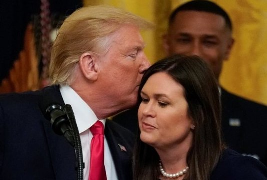 Trump, en yakınında yer alan isim olan Beyaz Saray Sözcüsü Sarah Sanders'in görevini bırakacağını açıklandı