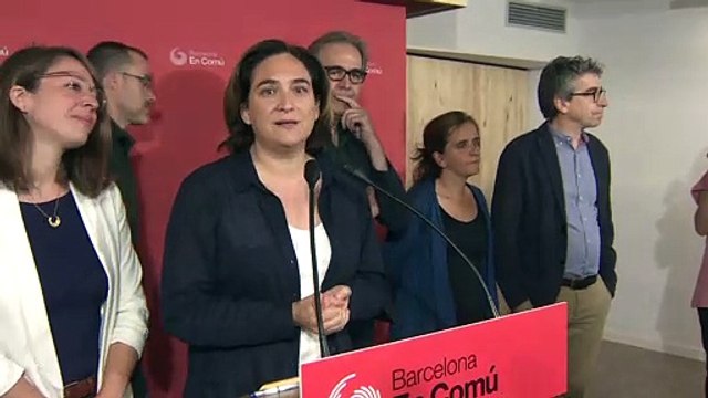 Colau consulta a las bases si gobierna con PSC o apoya a ERC