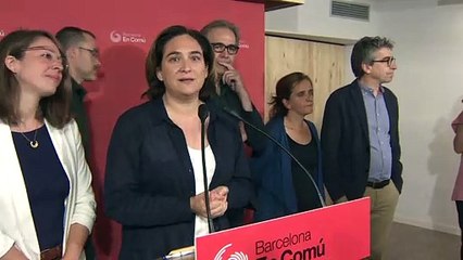 Colau consulta a las bases si gobierna con PSC o apoya a ERC