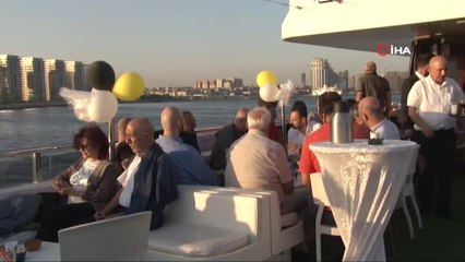 Fuar yorgunluklarını İstanbul Boğazı'nın tadını çıkarak attılar