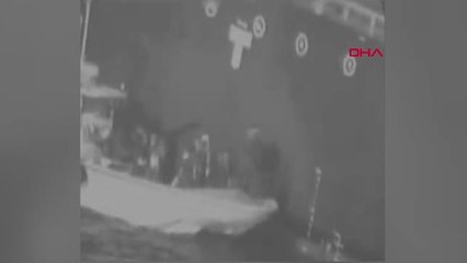 DHA DIŞ - CENTCOM, İranlılar gemiden patlamamış mayını söktü iddiası ile video yayınladı