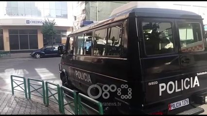 RTV Ora - RENEA zbarkon në Elbasan, kontroll në banesat e fisit "Çapja"
