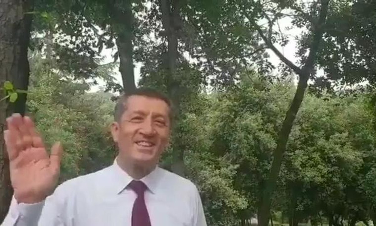Bakan Selçuk'tan öğrencilere 'iyi tatiller' videosu