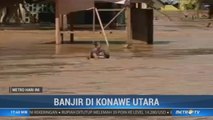 Korban Banjir Konawe Nekat Terobos Arus Banjir