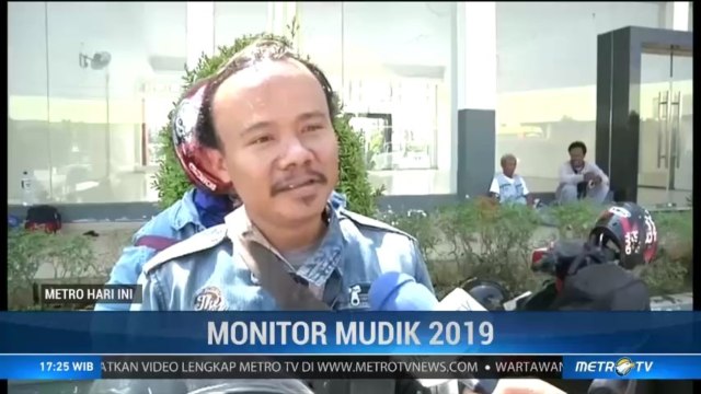 Pemudik Motor Padati Jalur Arteri Karawang
